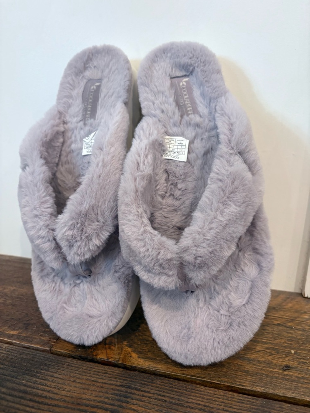 Cozy Koolabura by Ugg Faux Fur Lavender Flip Flop Slippers - Women's